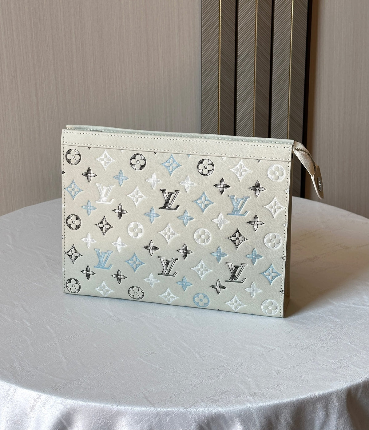 Louis Vuitton Clutch - White Monogram