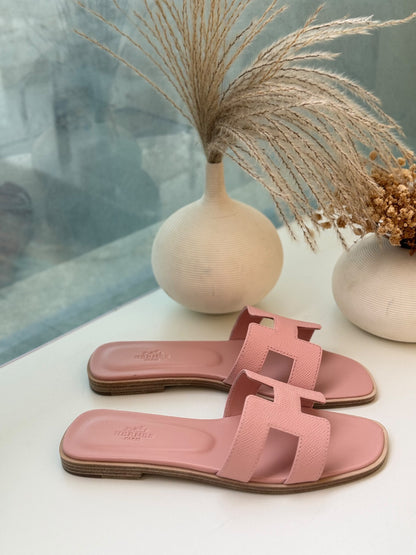 Hermès Slippers Textured H Strap - Pink