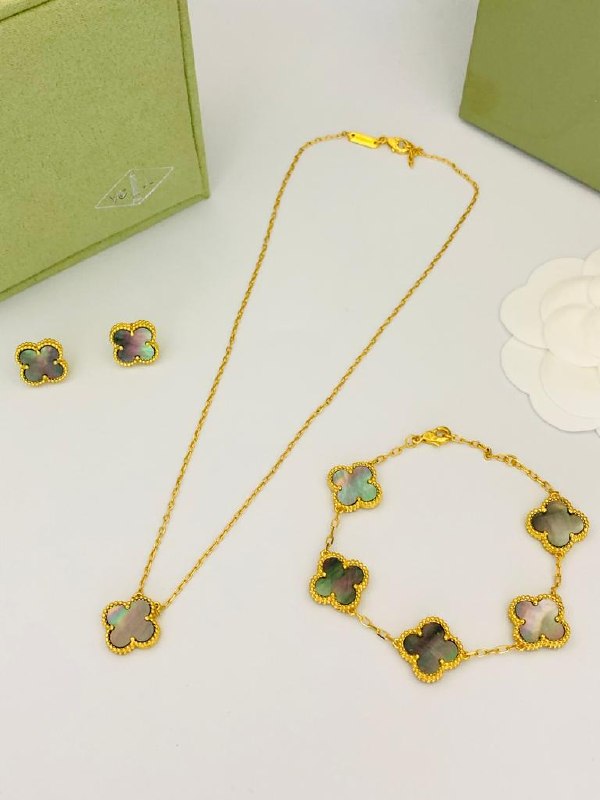 Van Cleef & Arpels Marbled Clover Jewelry Set - 