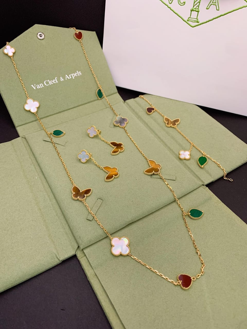 Van Cleef & Arpels Mixed-Motif Jewelry Set - Multi