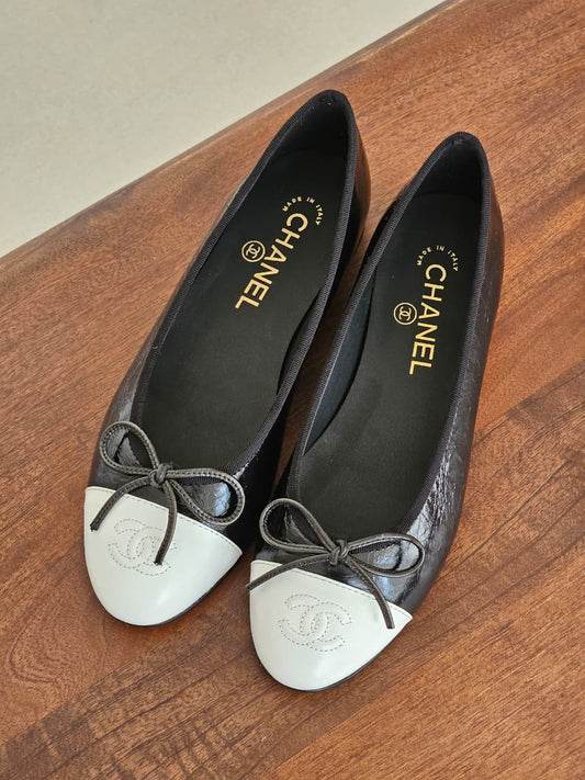 Chanel Ballerina - Black & White