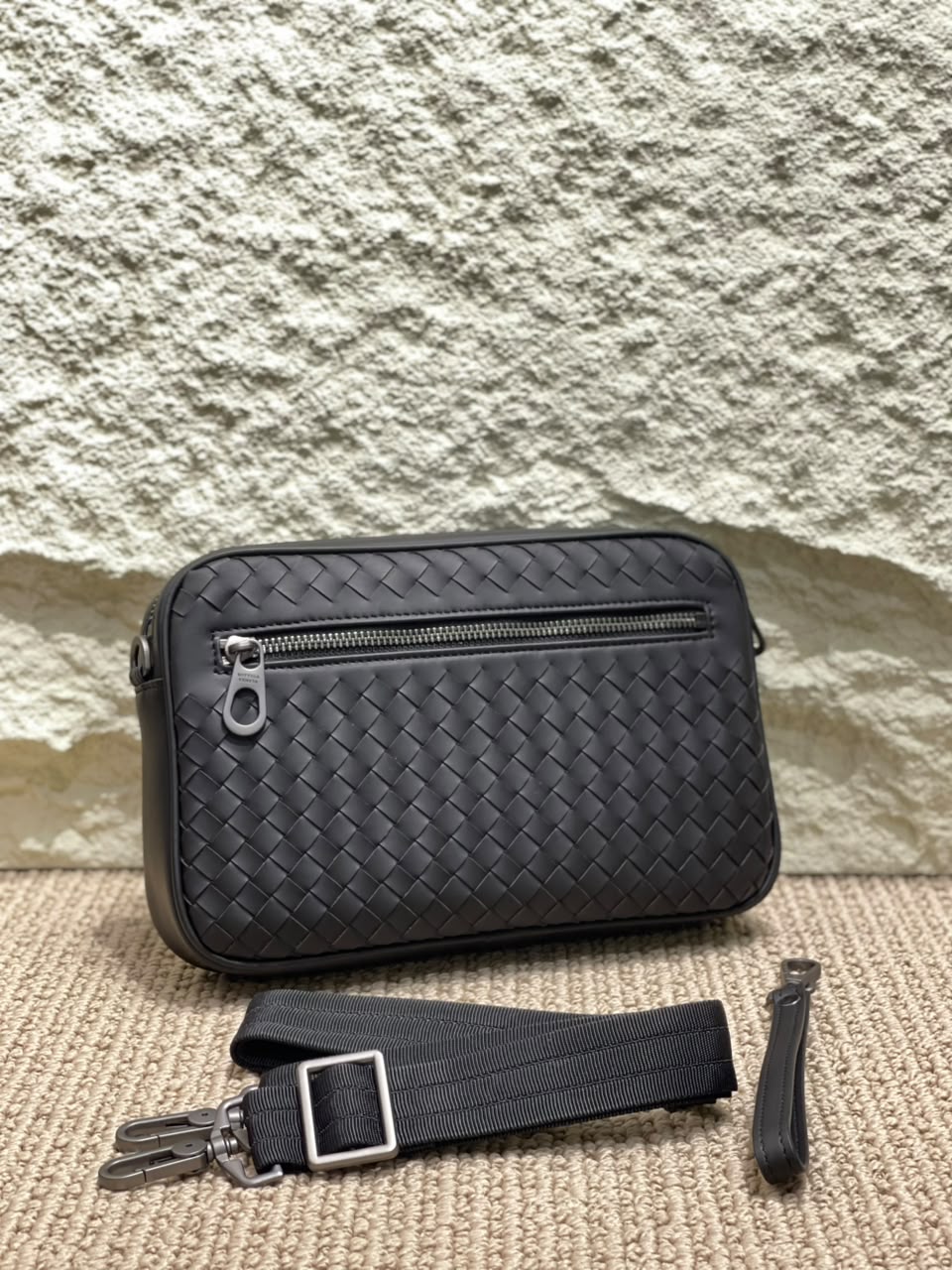 Bottega Veneta Crossbody Bag Zip Front - Black