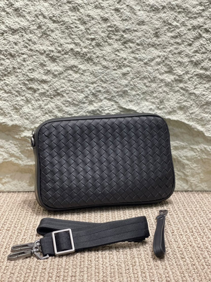 Bottega Veneta Crossbody Bag Zip Front - Black