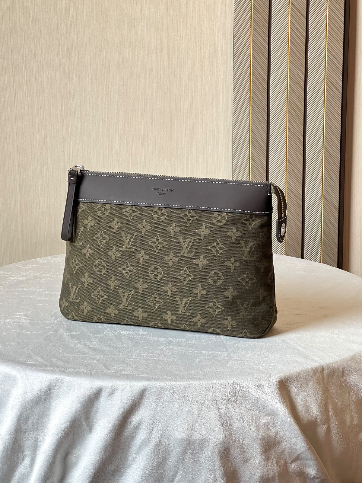 Louis Vuitton Clutch Zip-Top - Green Monogram