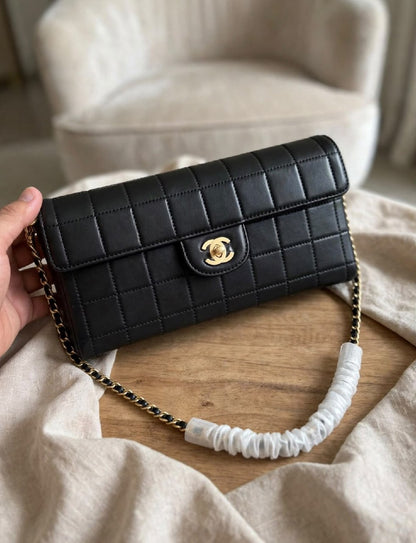 Chanel Quilted Chain Shoulder Bag - Black