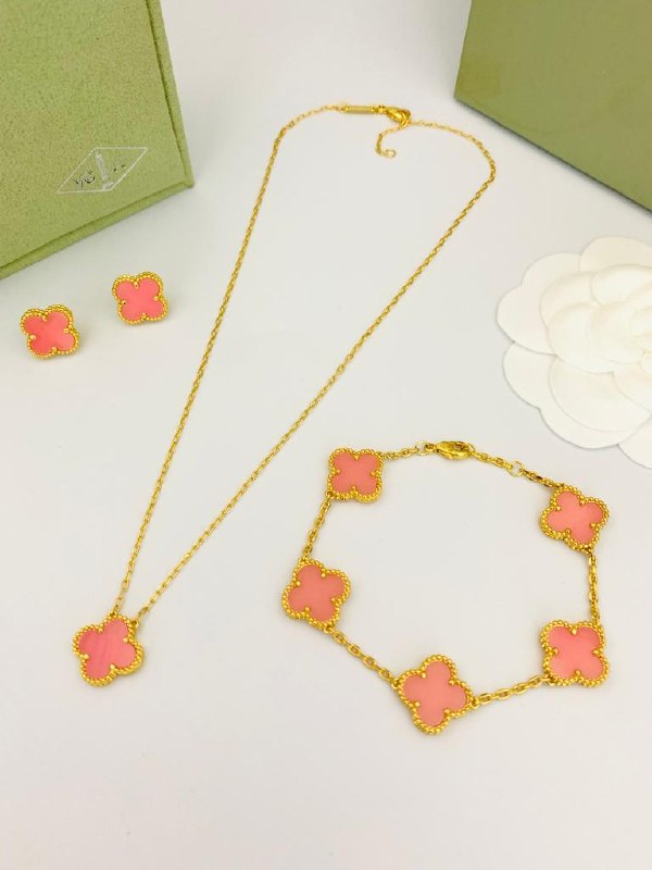 Van Cleef & Arpels Clover Jewelry Set - Pink