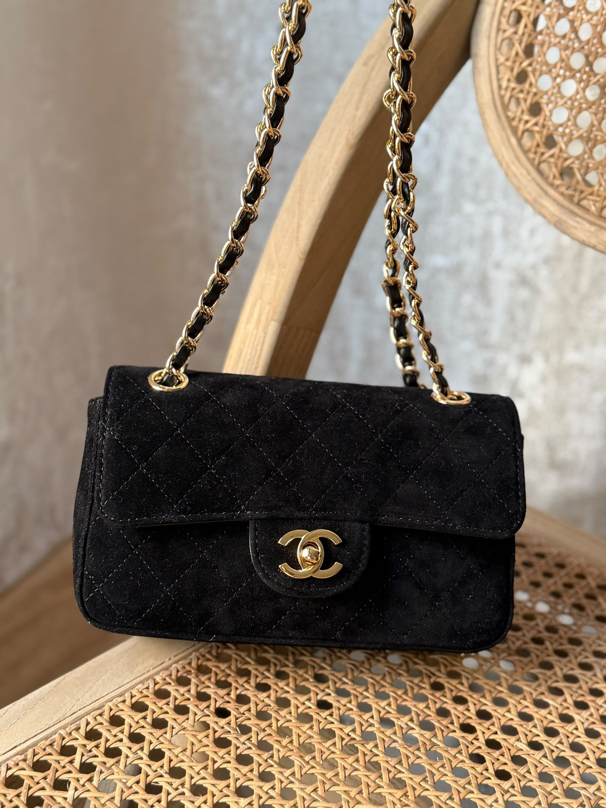 Chanel Quilted Chain Shoulder Bag - Black
