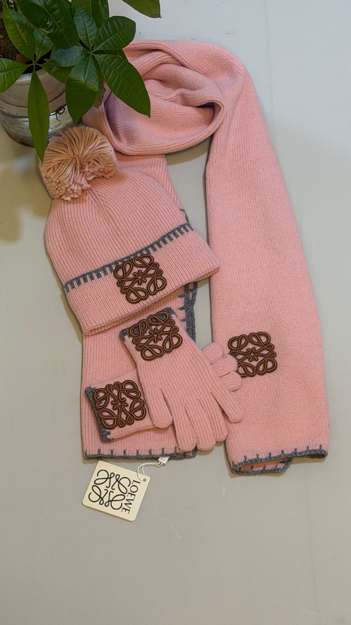 Loewe Scarf & Beanie - Pink