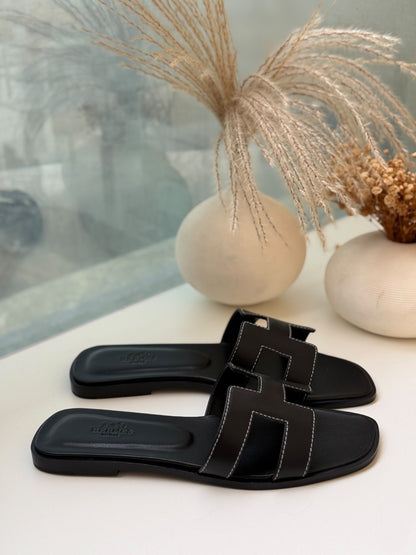 Hermès Slippers Contrast-Stitch H Strap - Black