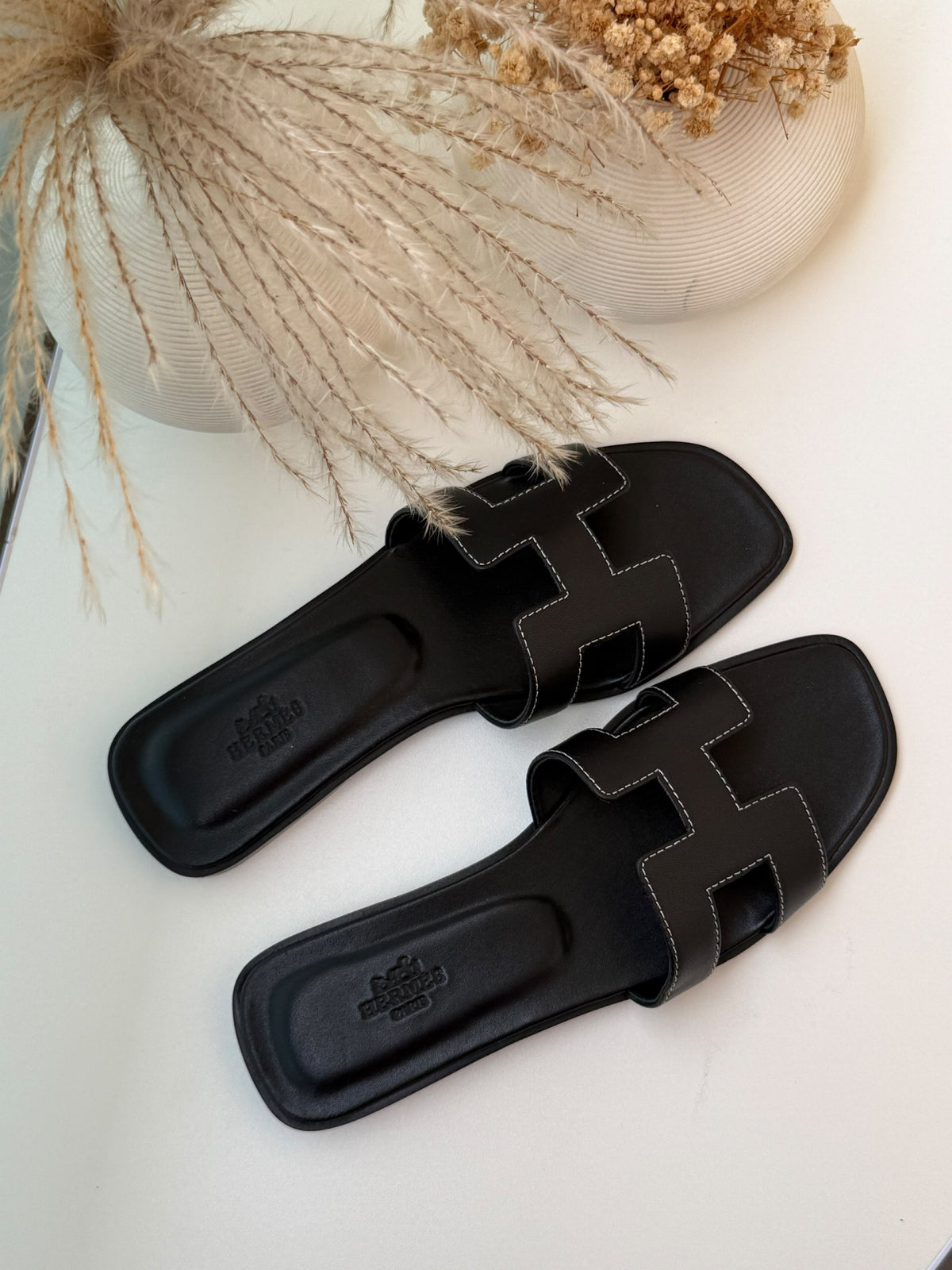 Hermès Slippers Contrast-Stitch H Strap - Black