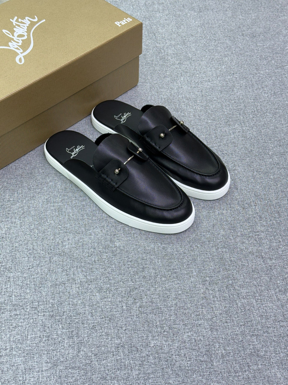 Christian Louboutin Mule - Black