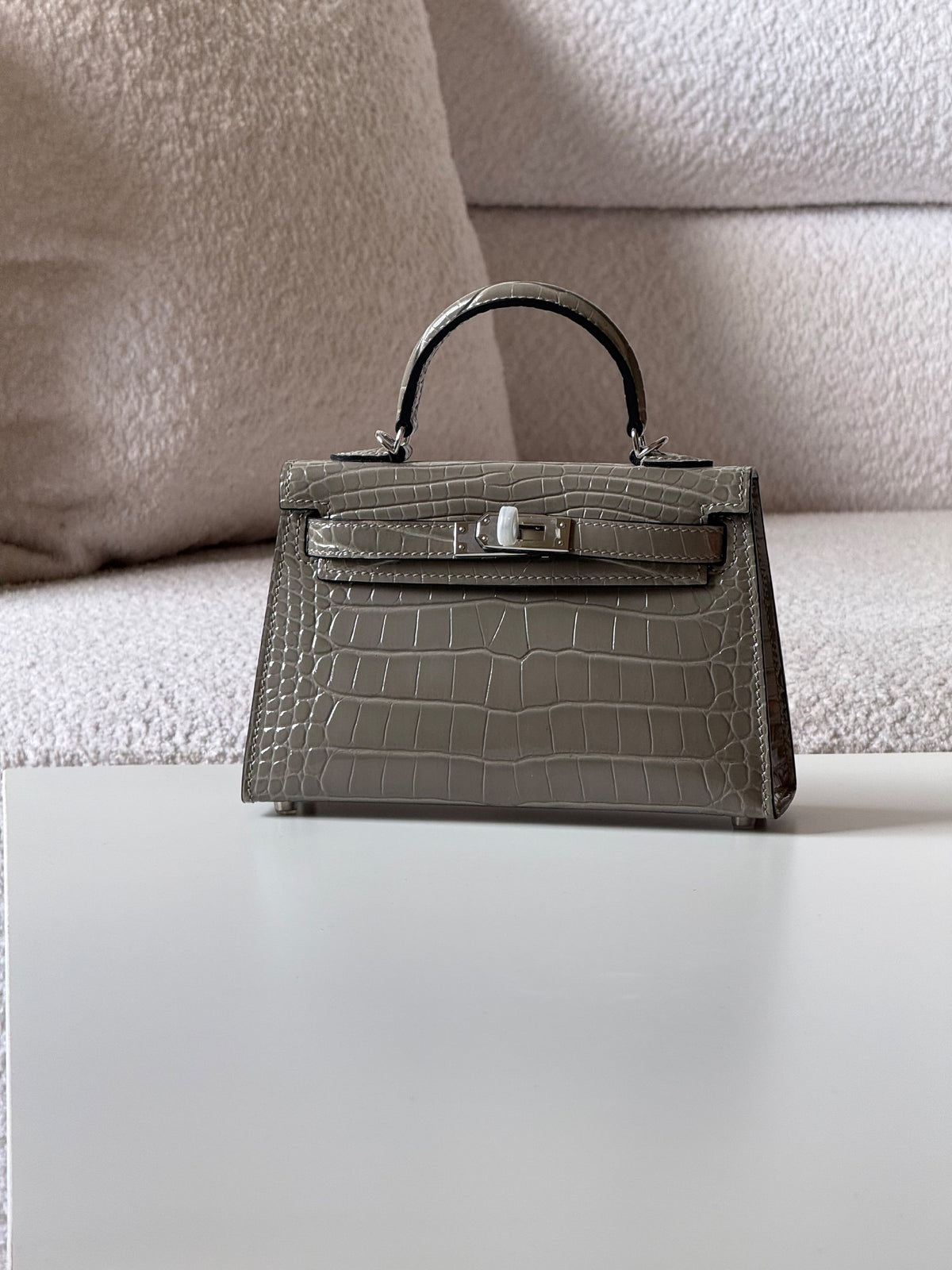 Hermès Mini Kelly Handbag - Grey Embossed