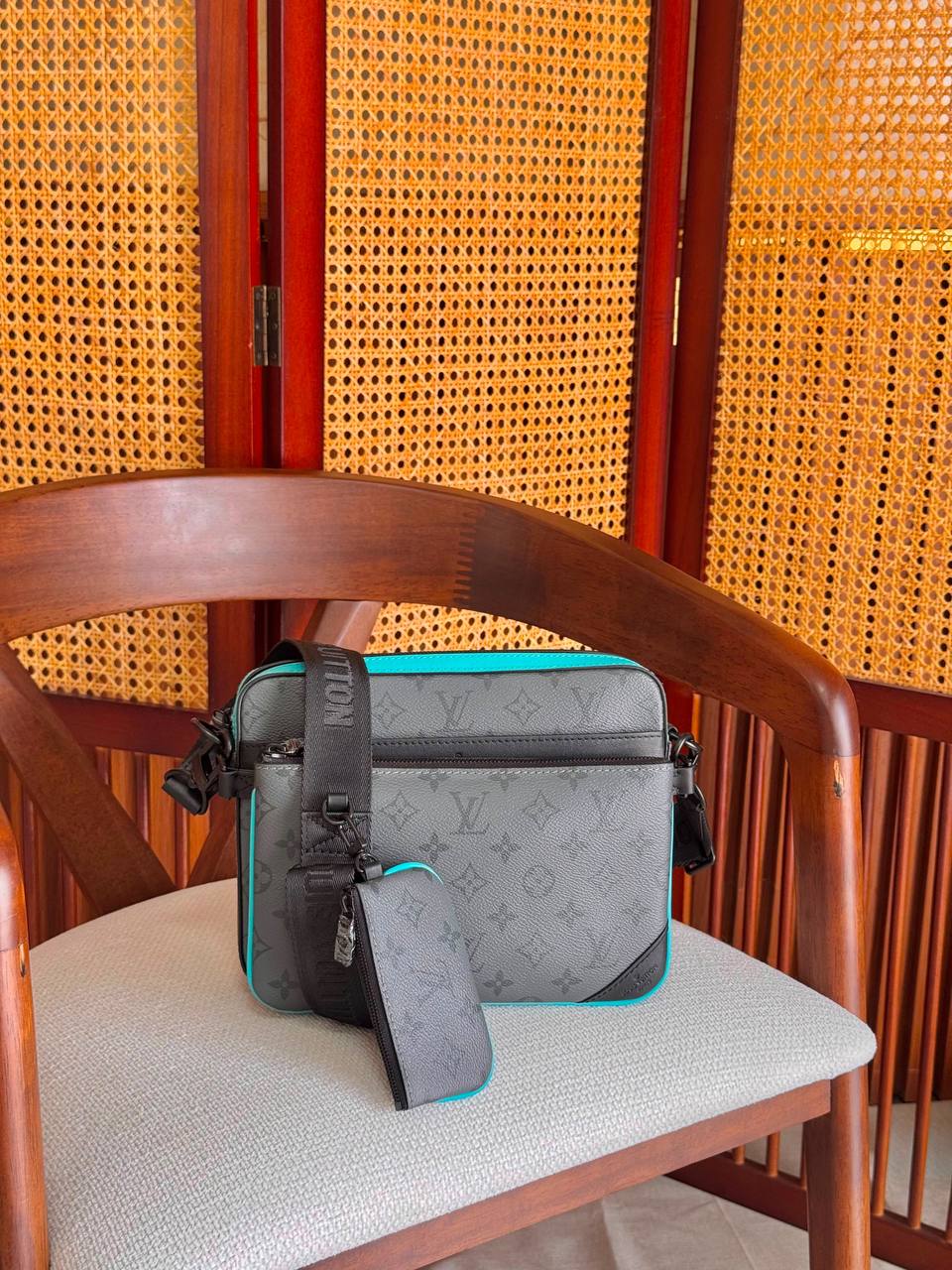 Louis Vuitton Messenger Bag - 