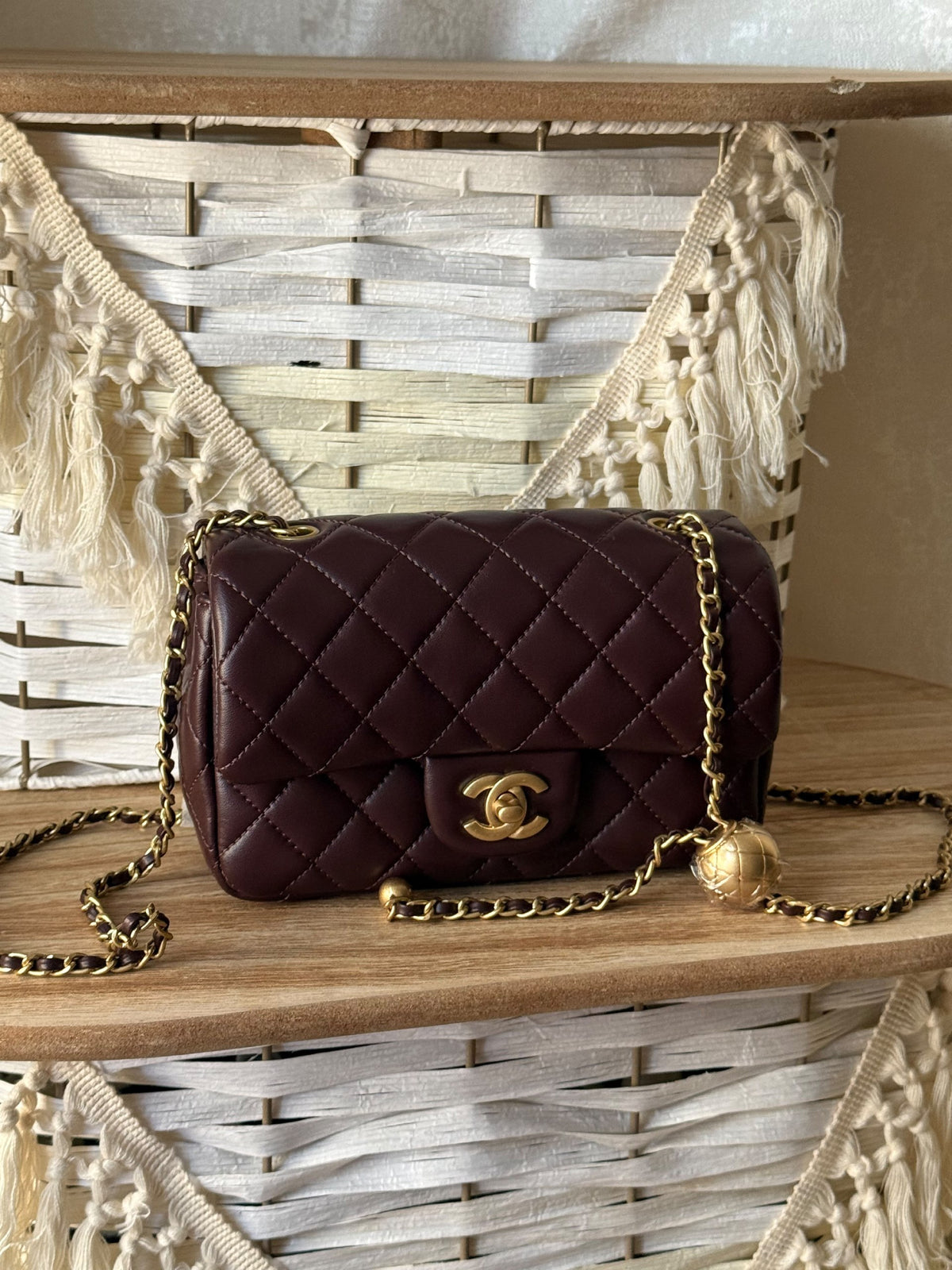 Chanel Diamond-Pattern Shoulder Bag - Burgundy