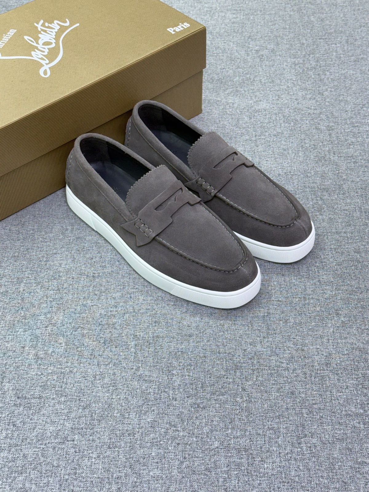 Christian Louboutin Chain-Detail Loafers - Grey Suede