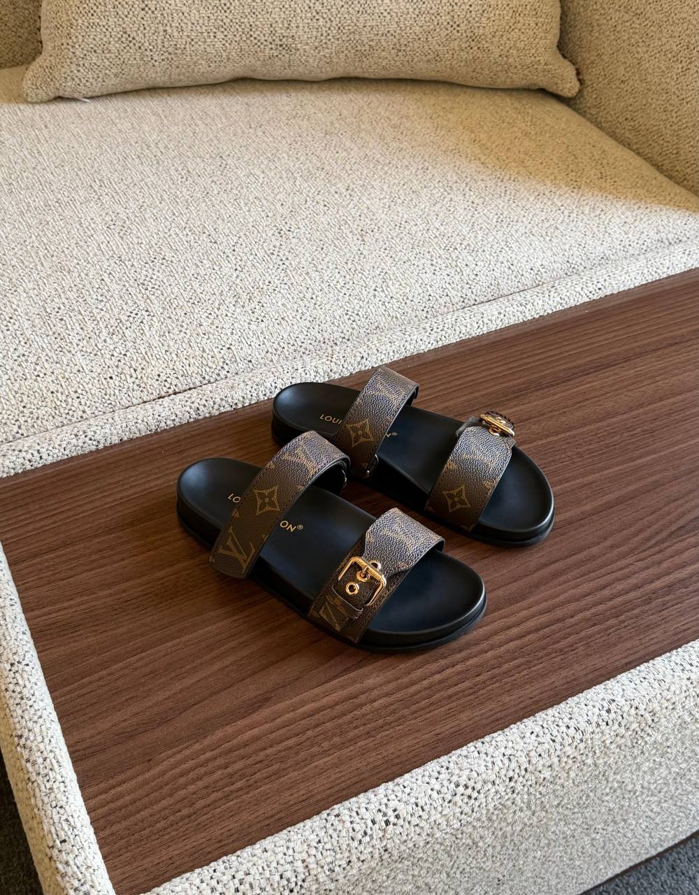 Louis Vuitton Slipper - 