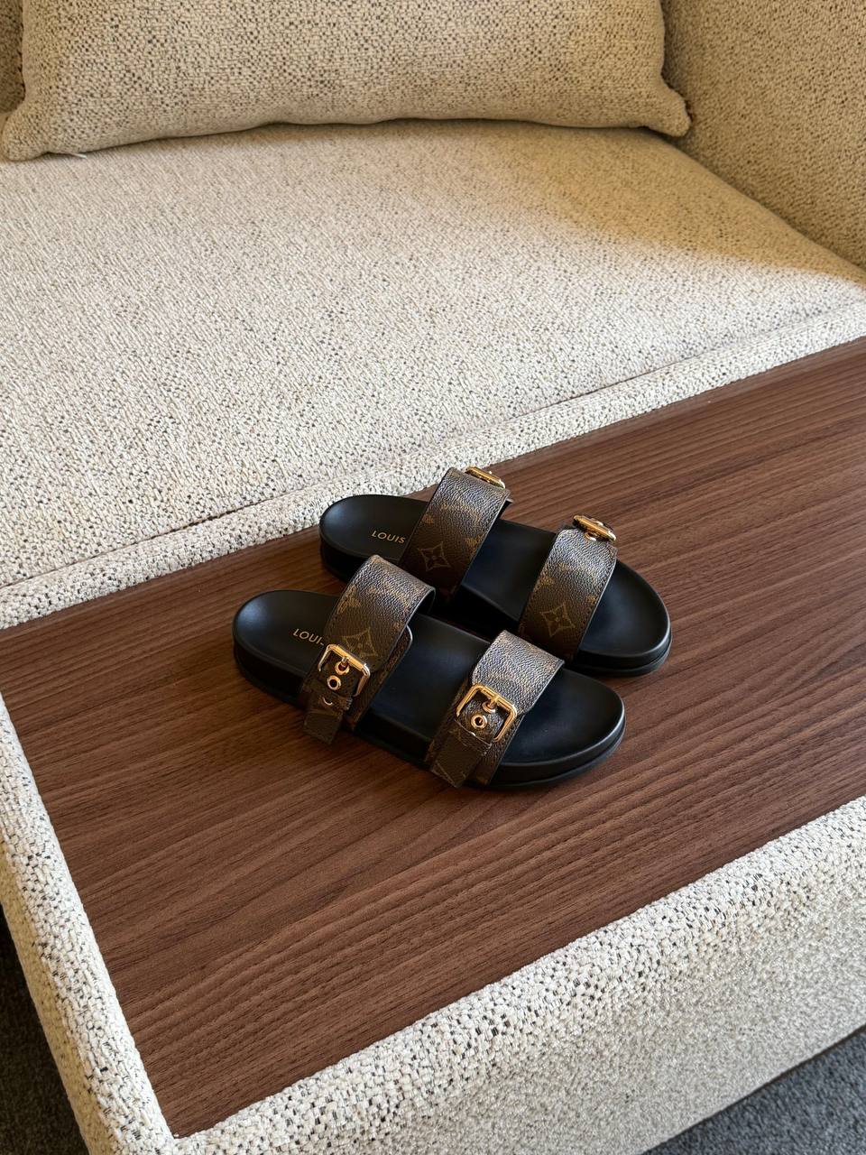 Louis Vuitton Slipper - 
