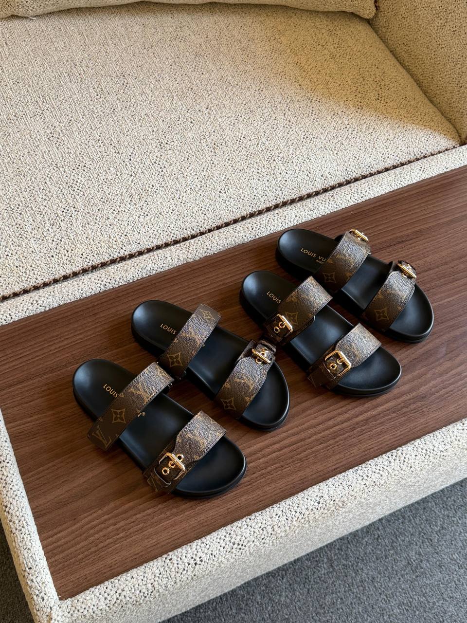 Louis Vuitton Slipper - 