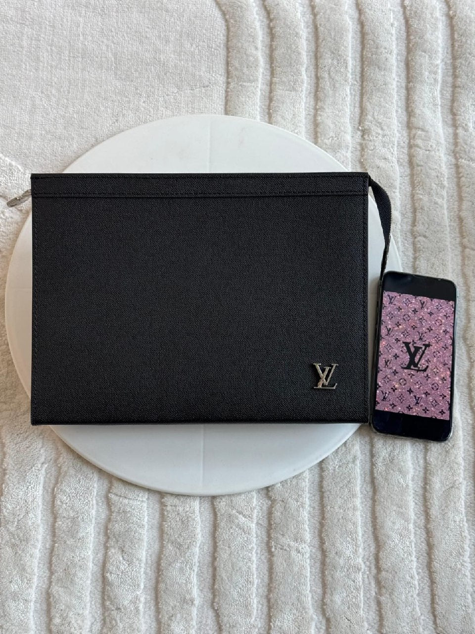 Louis Vuitton Flat Zip Clutch - Black