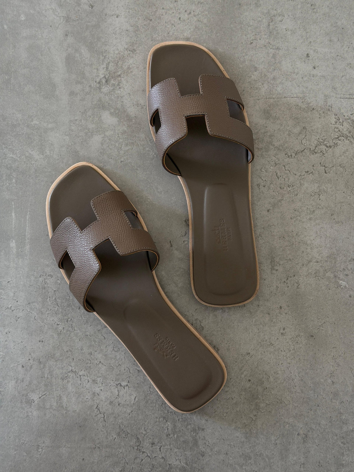 Hermès H-Strap Slippers - Beige