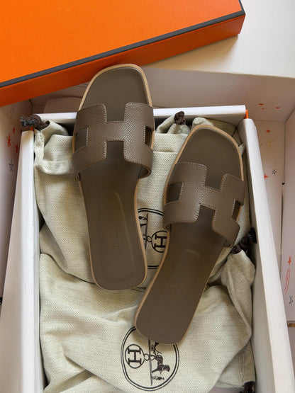 Hermès H-Strap Slippers - Beige