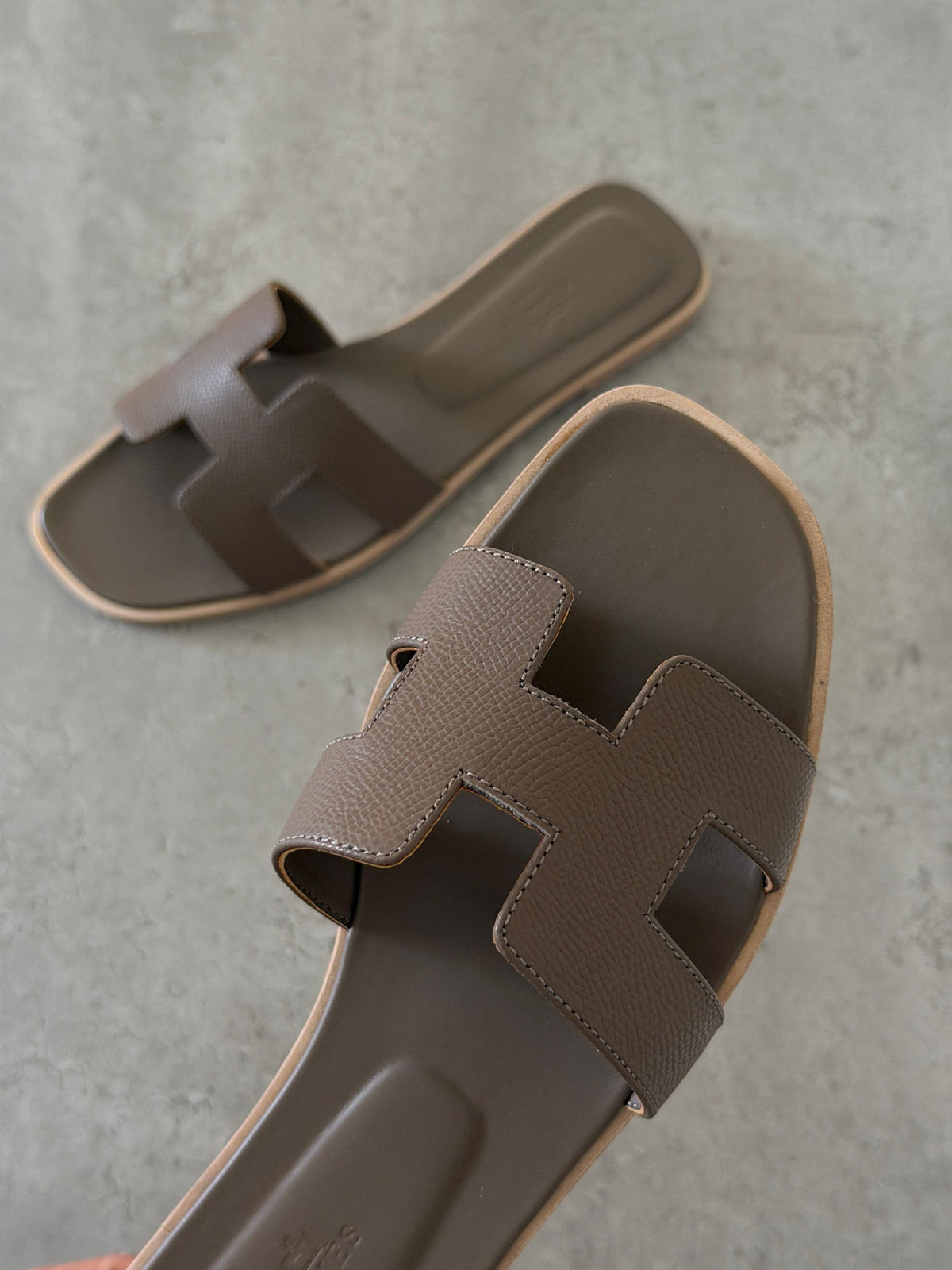 Hermès H-Strap Slippers - Beige