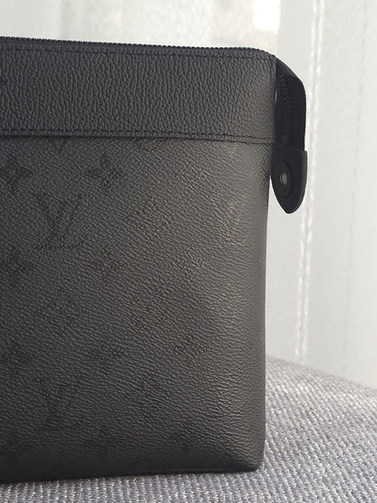 Louis Vuitton Clutch - Black Monogram