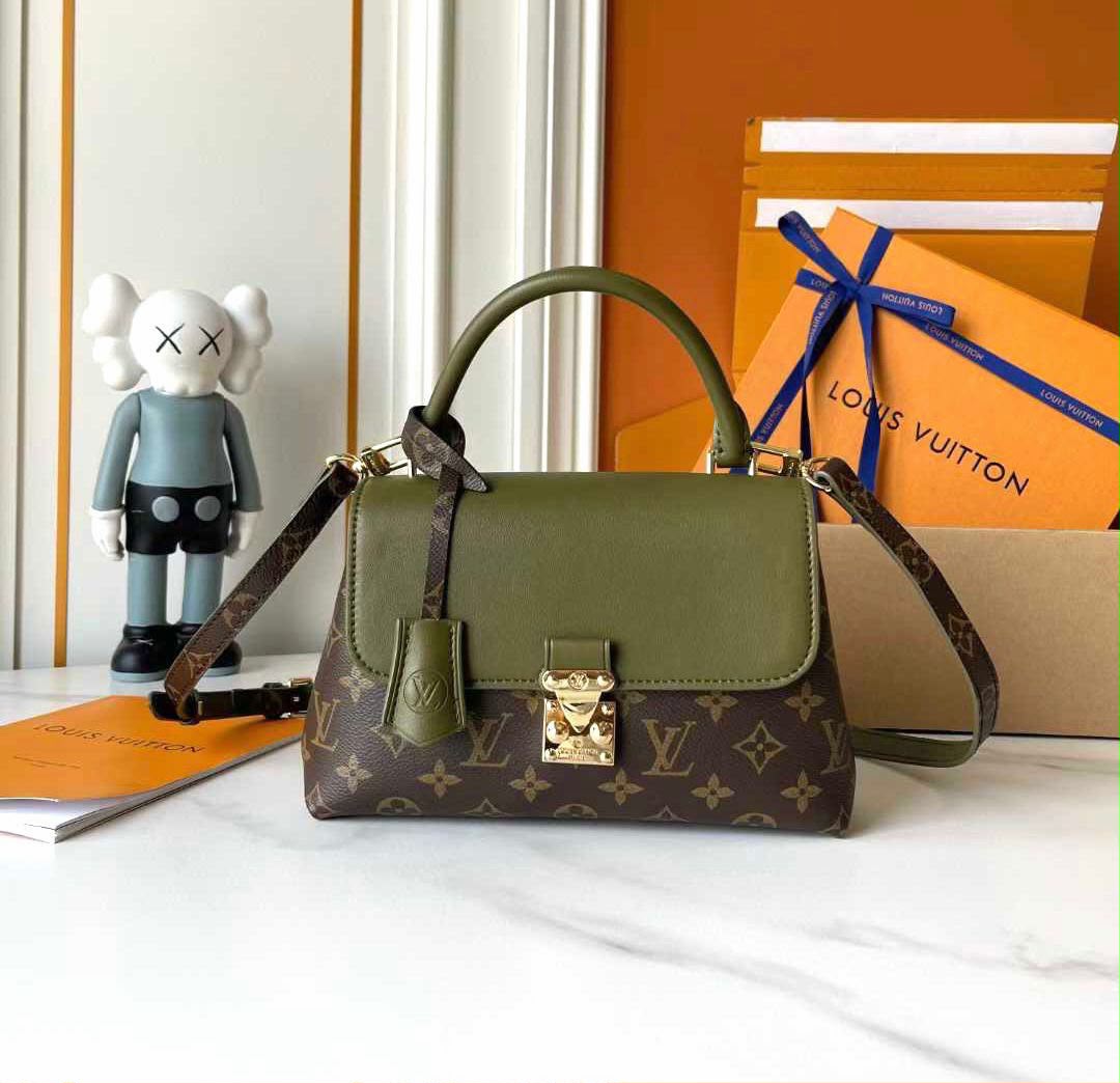 Louis Vuitton Handbag - Green Monogram