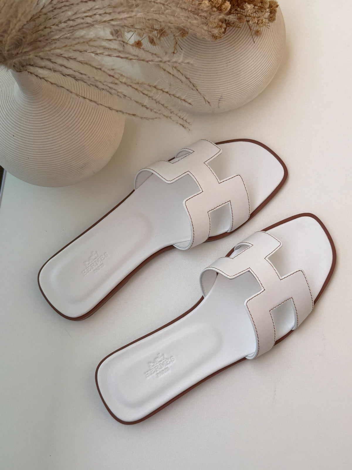 Hermès Slippers Contrast-Stitch H Strap - White