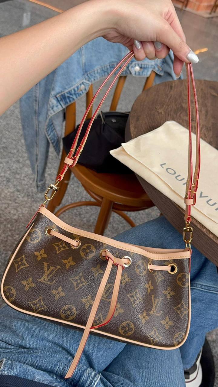 Louis Vuitton Shoulder Bag - 