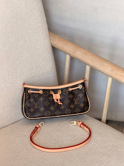 Louis Vuitton Shoulder Bag - 