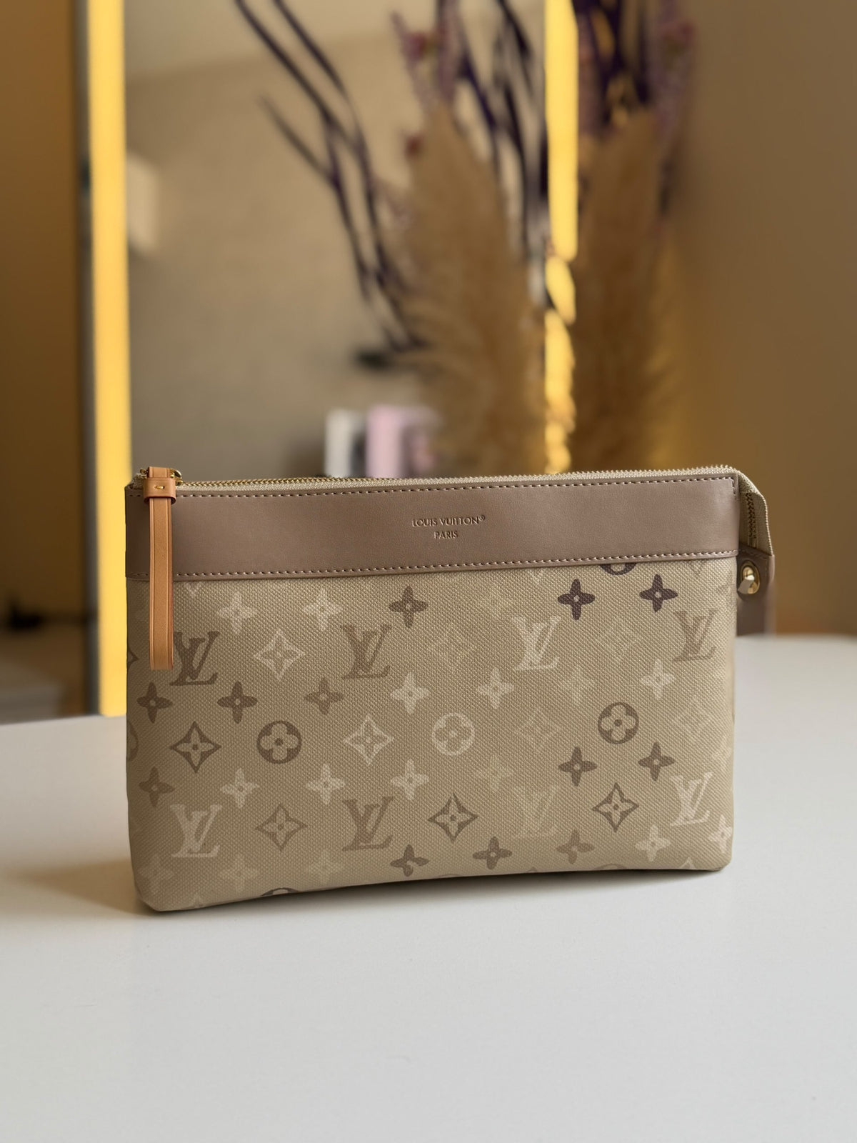 Louis Vuitton Clutch - Beige Monogram