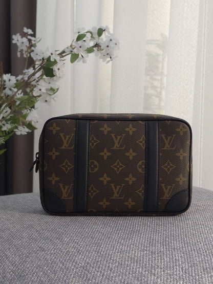 Louis Vuitton Clutch - Brown Monogram