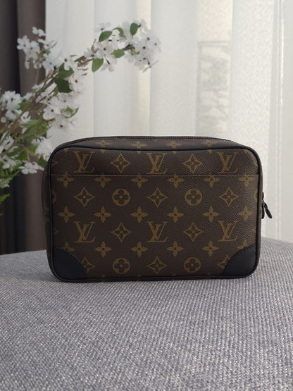 Louis Vuitton Clutch - Brown Monogram