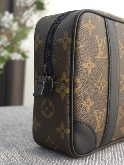 Louis Vuitton Clutch - Brown Monogram