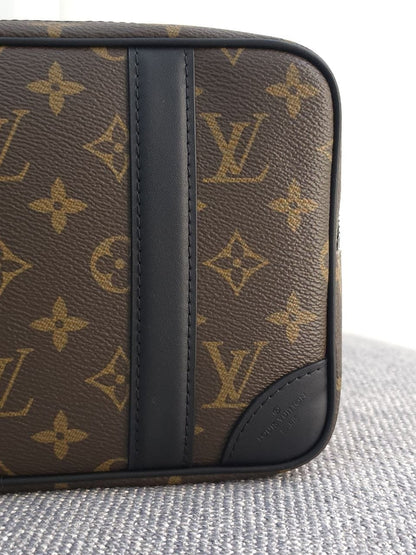 Louis Vuitton Clutch - Brown Monogram