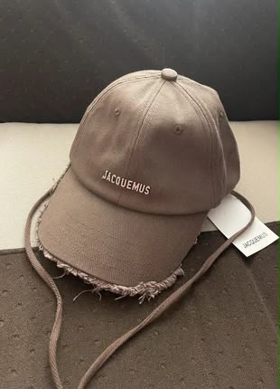 Jacquemus Frayed Brim Cap - Beige