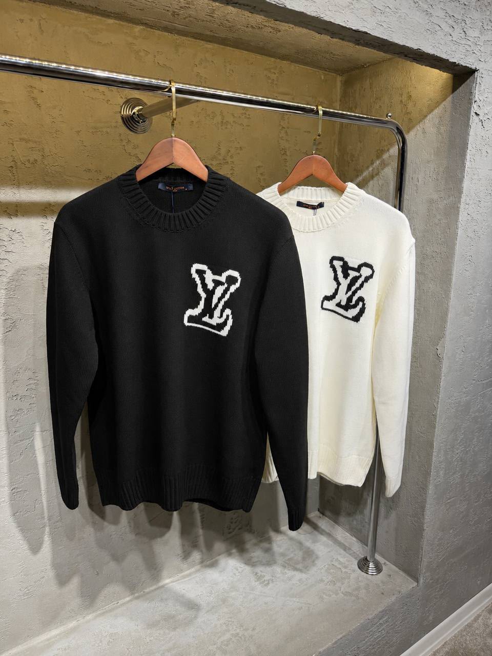 Louis Vuitton Logo-Patch Sweater - Black, White