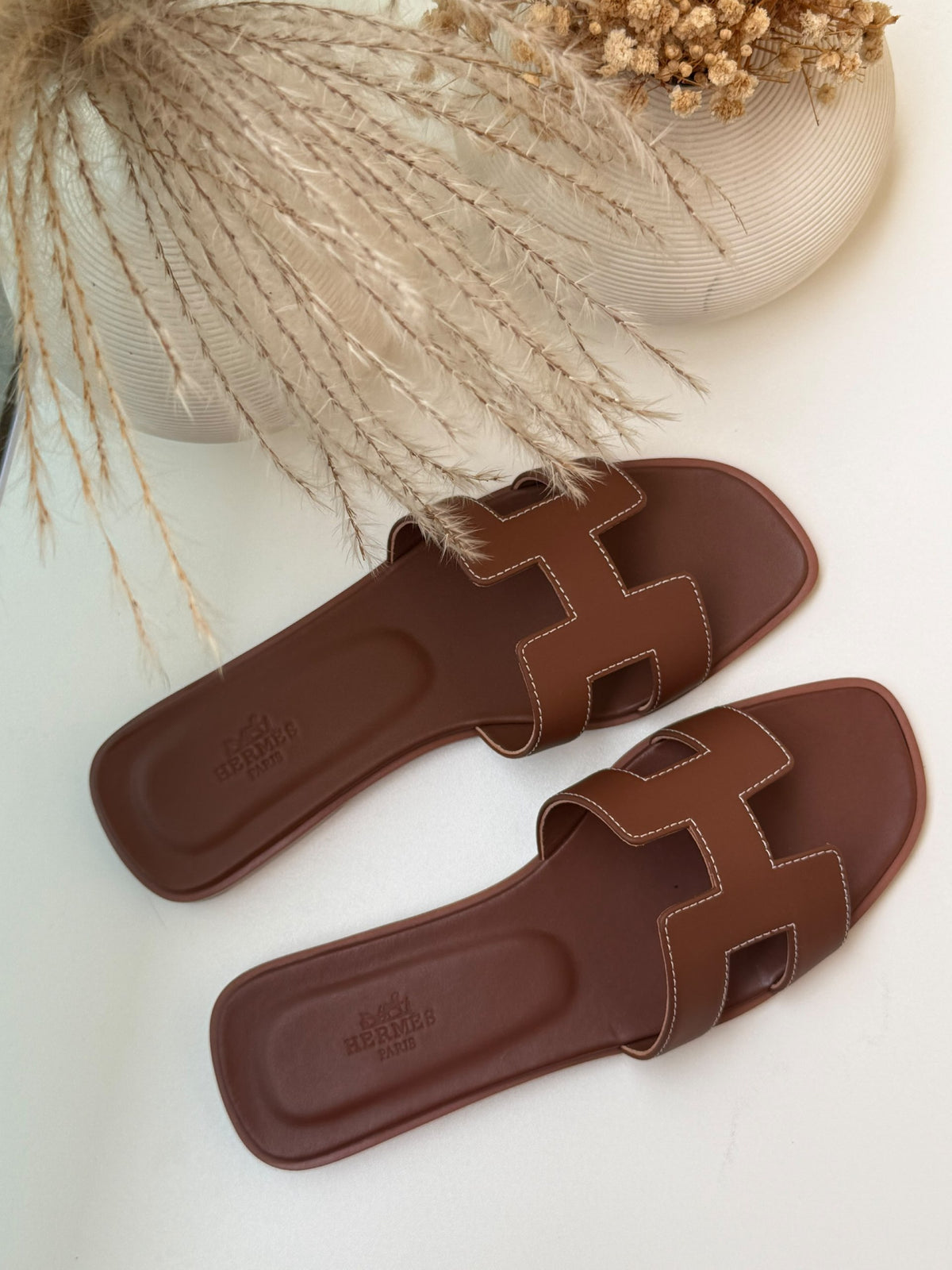 Hermès Slippers Contrast-Stitch H Strap - Brown