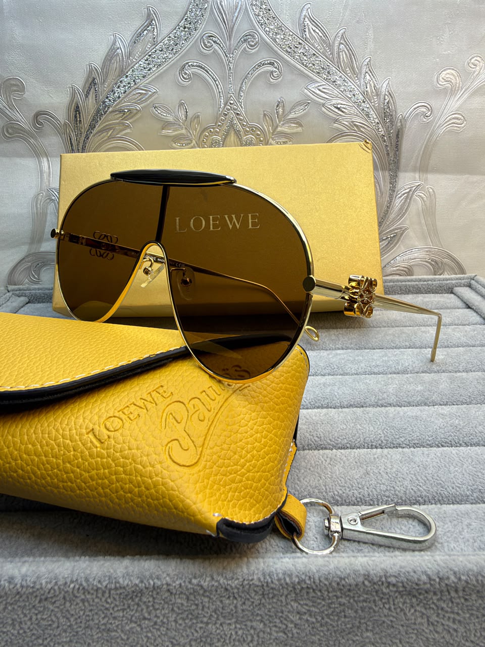 Loewe Oversized Aviator Sunglasses - 