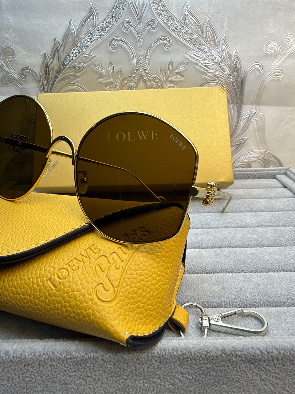 Loewe Oversized Aviator Sunglasses - 