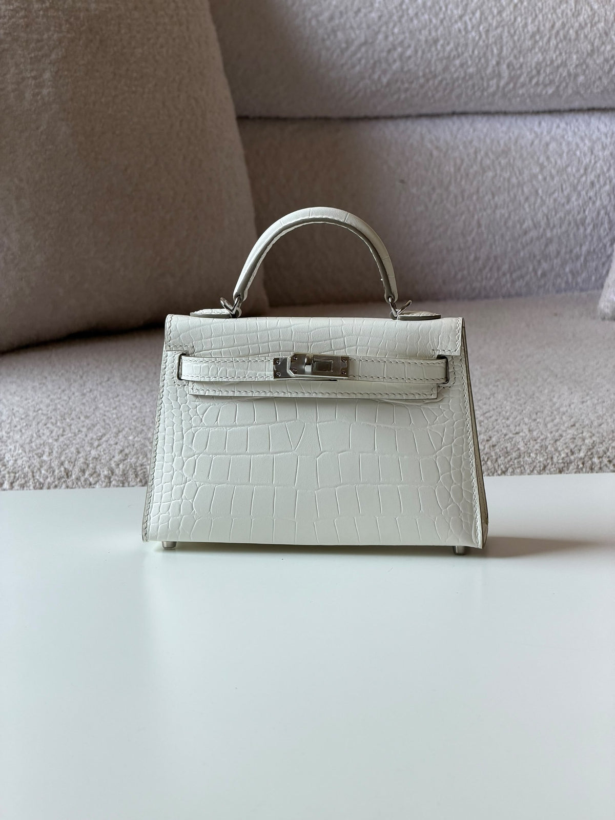 Hermès Mini Kelly Handbag - White Embossed