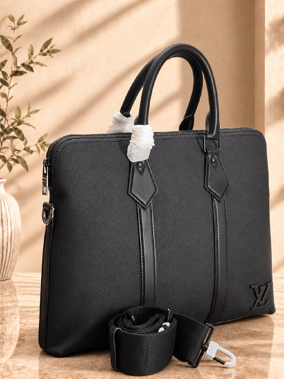 Louis Vuitton Logo-Trim Laptop Bag - Black