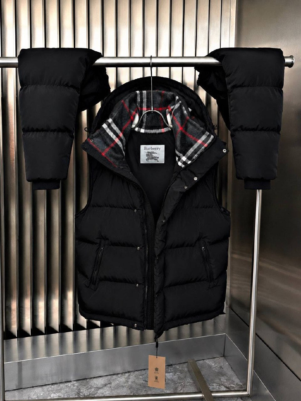 Burberry Detachable-Sleeve Puffer Jacket - Black