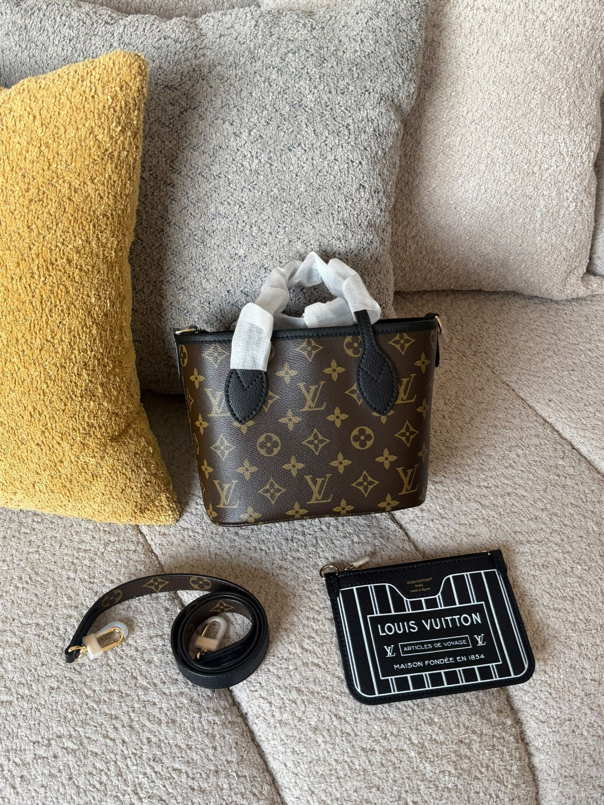 Louis Vuitton Tote Bag - Black Monogram