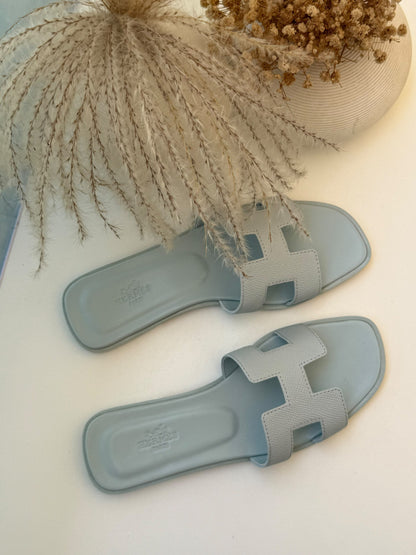 Hermès Slippers Textured H Strap - Light Blue