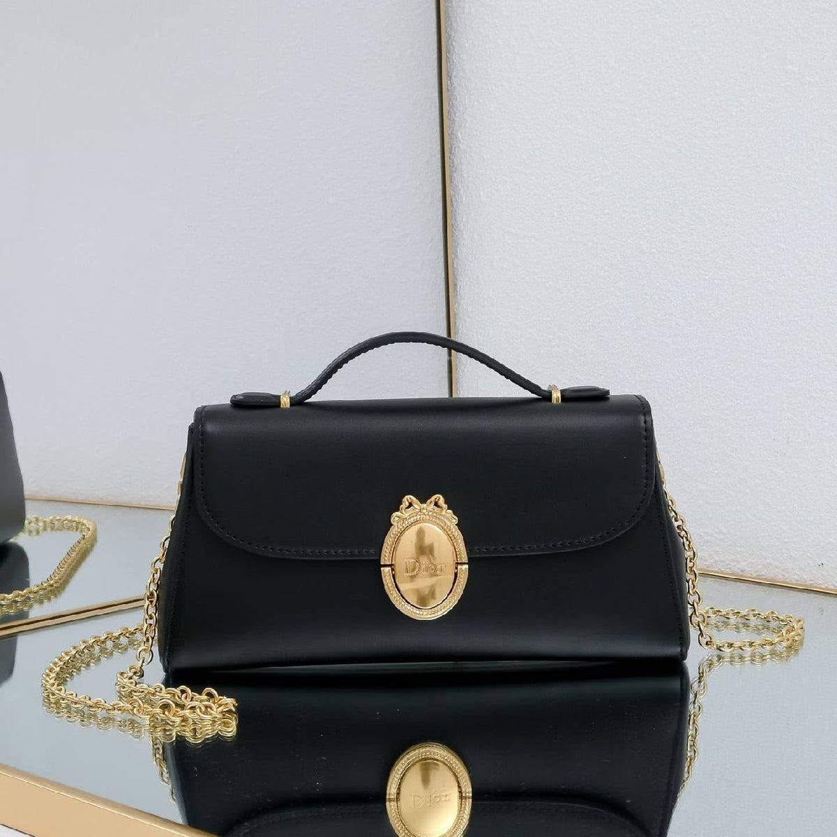 Dior Oval Clasp Handbag - Black