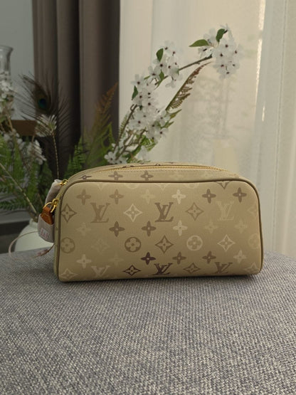Louis Vuitton Makeup Bag - Beige Monogram