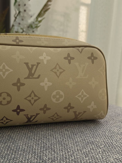 Louis Vuitton Makeup Bag - Beige Monogram