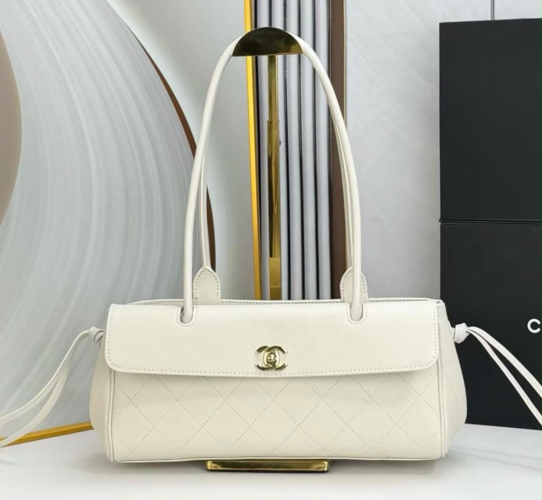 Chanel Diamond Stitch Shoulder Bag - White